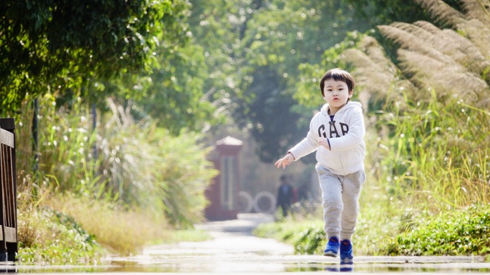 轻松拍娃变焦利器 索尼黑卡RX10 III-影像中国网