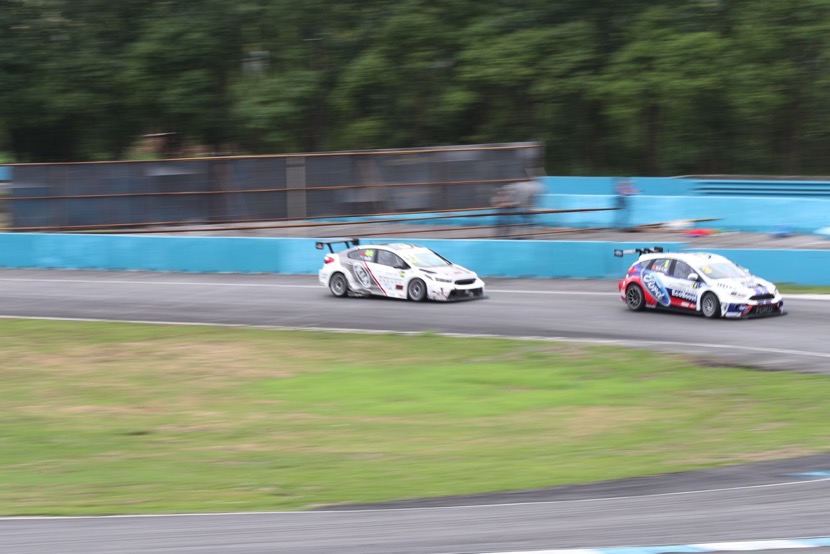 巅峰对抗:索尼微单旗舰A9 VS 佳能1DX II对比评