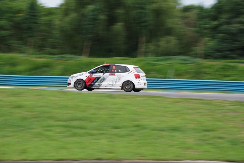 巅峰对抗:索尼微单旗舰A9 VS 佳能1DX II对比评