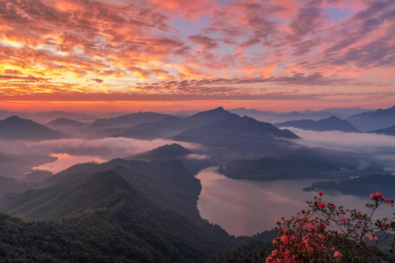 《春到屋脊山》摄影：杜向明_副本.jpg