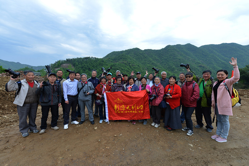 2016年4月，清华大学红色之旅采风团走进磨子潭_副本.jpg