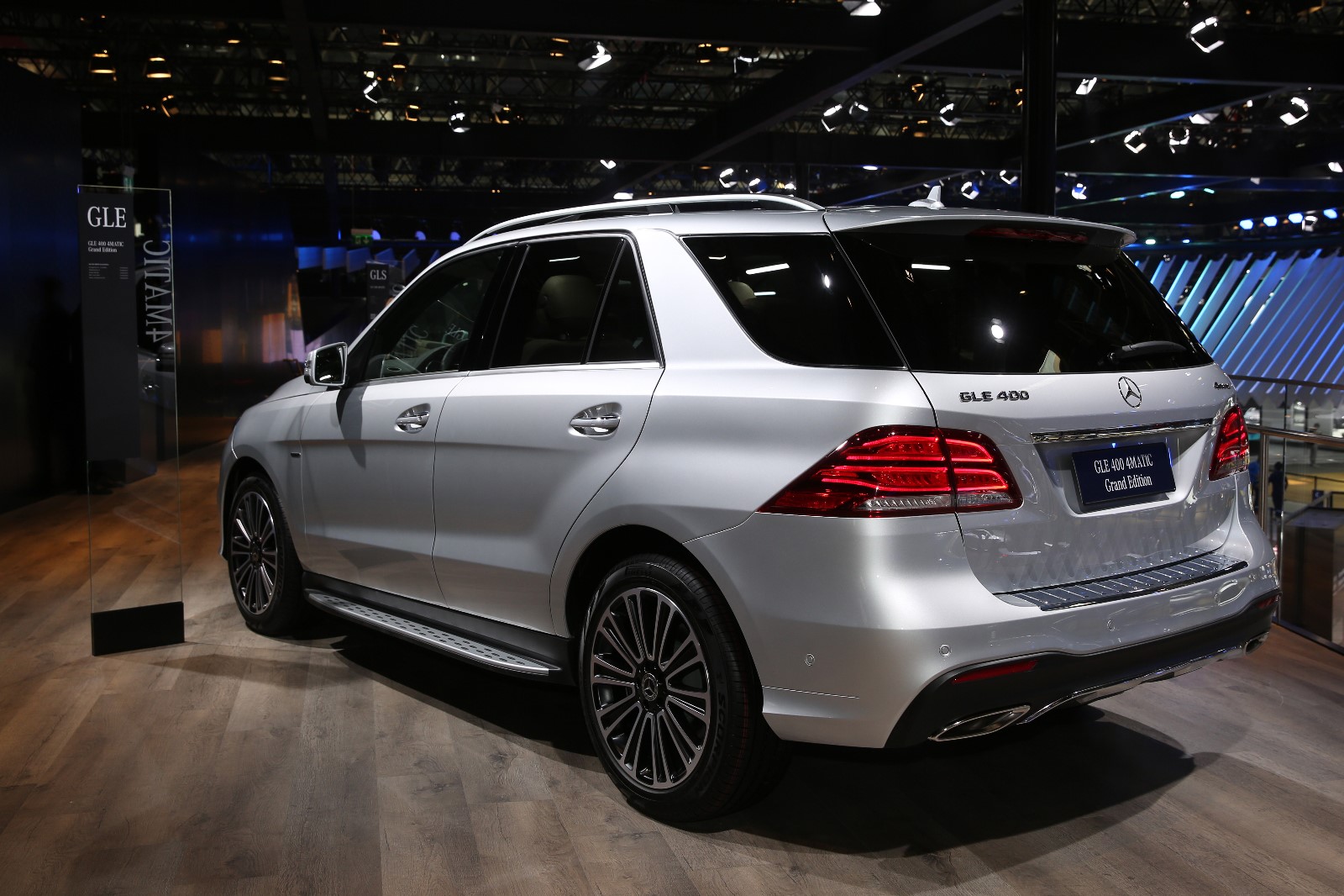 北京车展上的奔驰gle suv臻藏版车型