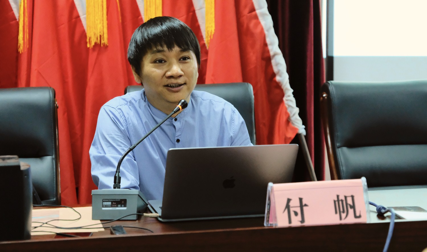 付帆老师在授课.jpg