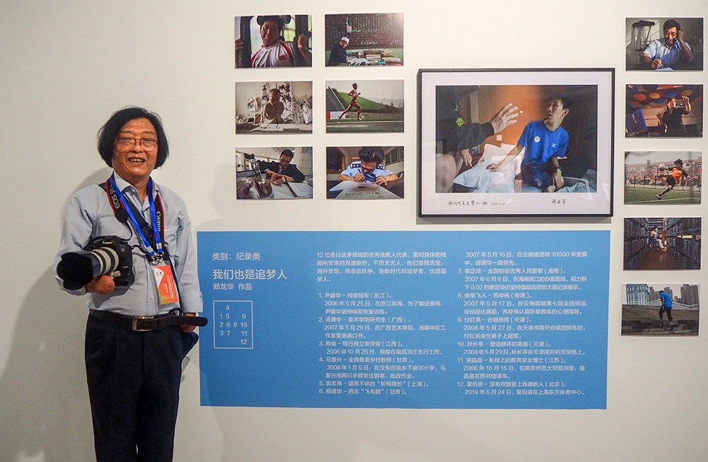 在第27届国展自己作品前.JPG