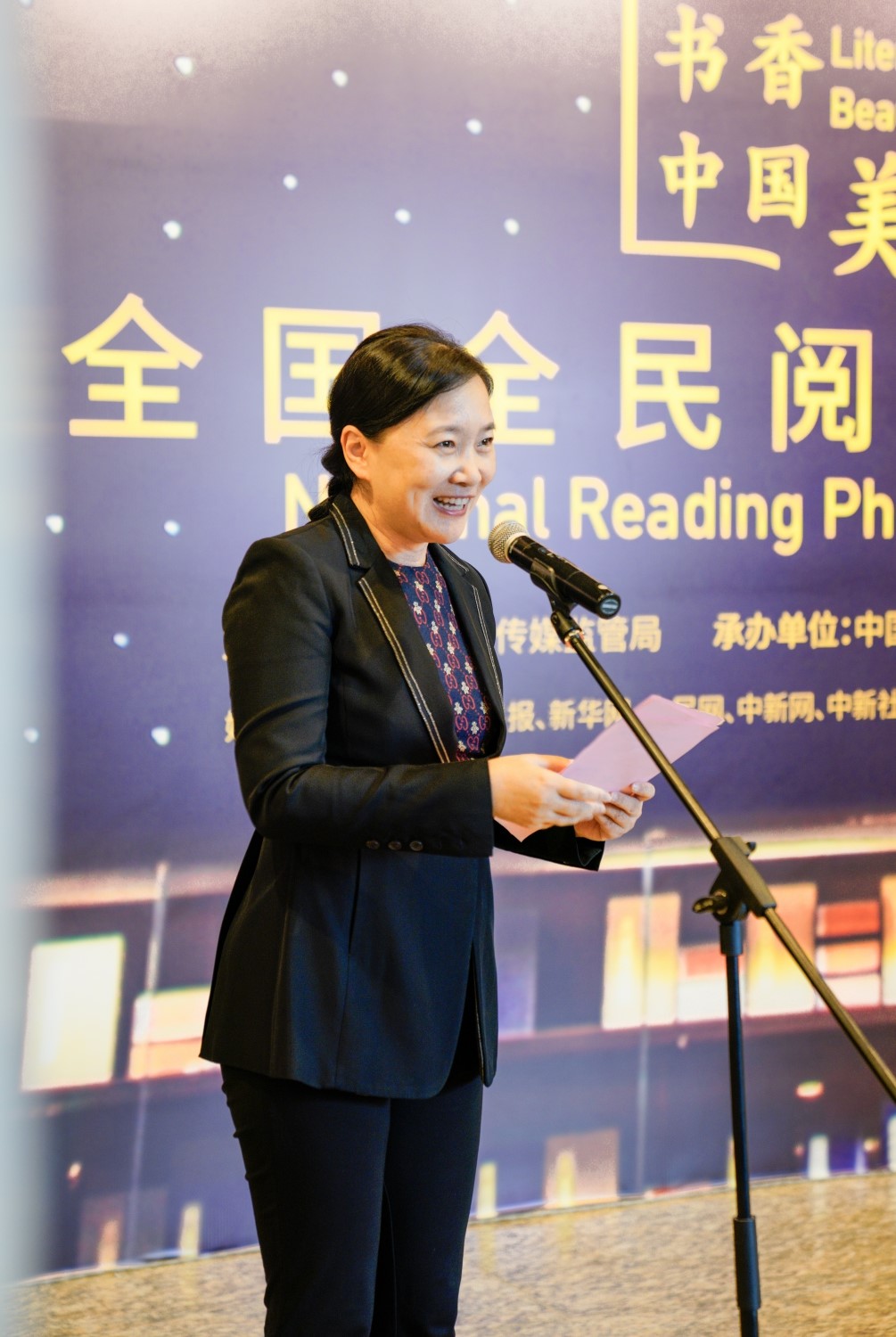 中国摄影报社社长赵迎新主持大展开幕式。范孜恒 摄.jpg