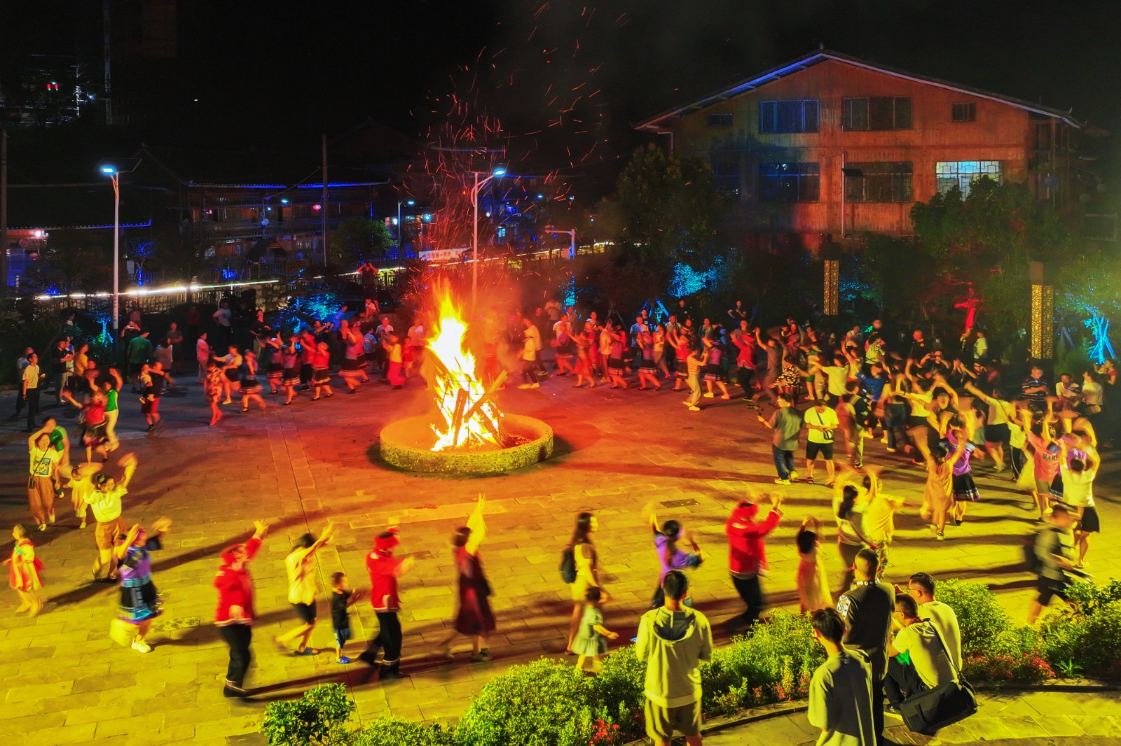 篝火晚会。谢启长 摄.jpg