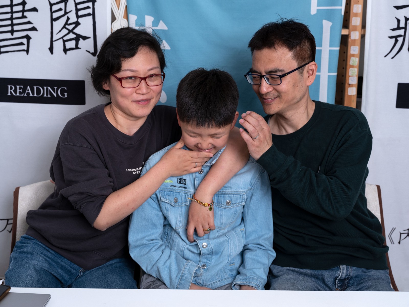即将留学新西兰的小苗临行前的全家合影_副本.jpg