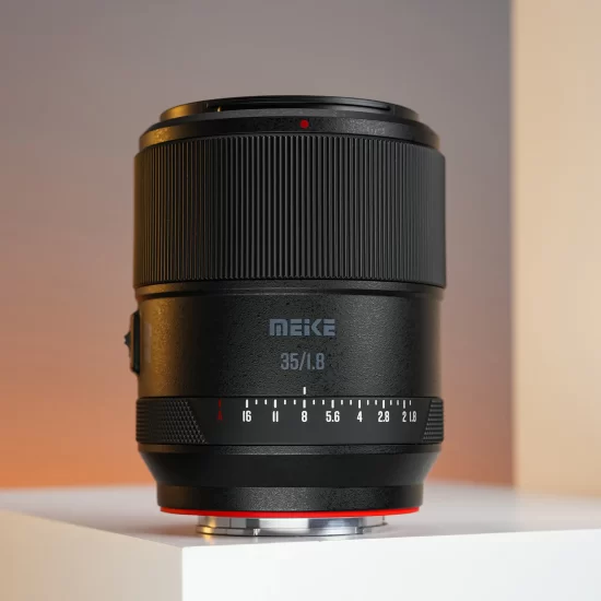 Meike-AF-35mm-f1.8-Pro-lens-4-550x550.jpeg